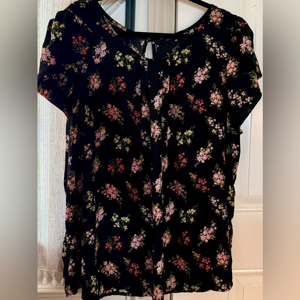 Papermoon black floral blouse with puff sleeve and keyhole button back. Pls READ